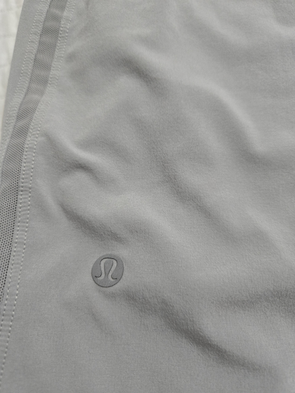 lululemon athletica Men's Light Gray Athletic Shorts - Picture 5 of 7